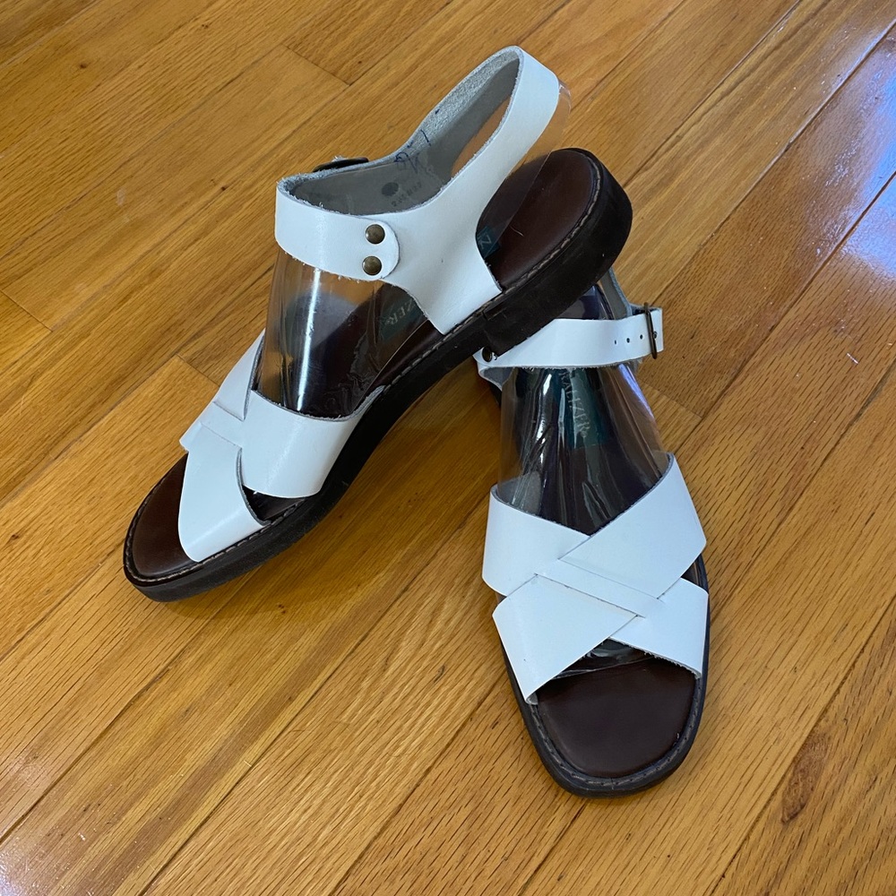 NATURALIZER Leather Strap Sandals